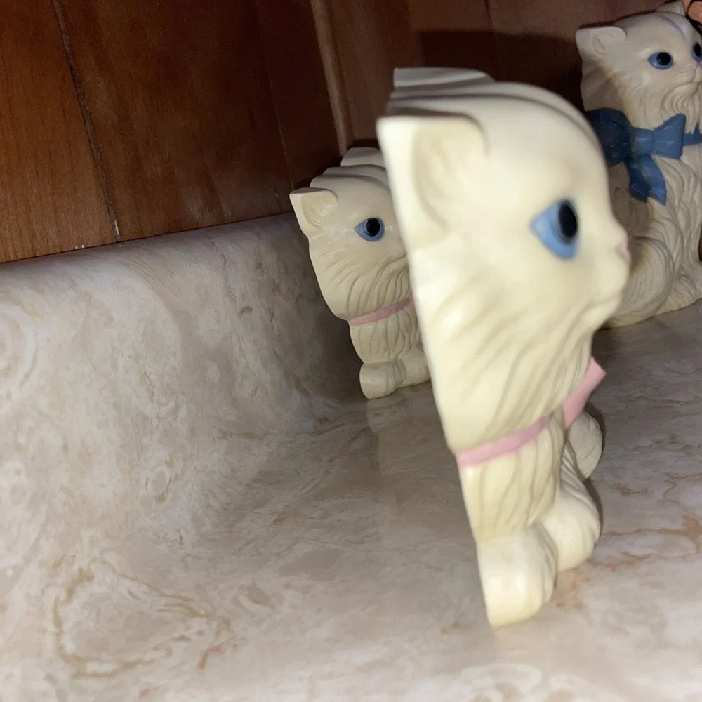 Triple Set of Homco Plastic Wall Hanging Kitten Cat Pink Ribbon Blue‎ Eyes